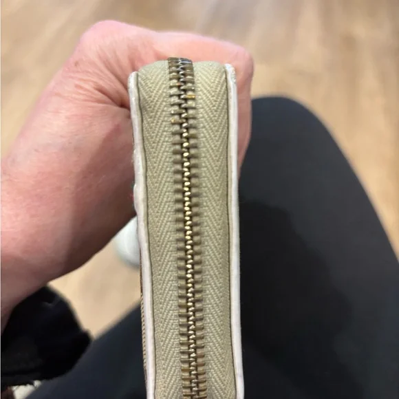 Gucci Tan and Green Signature Wallet - Picture 5 of 15